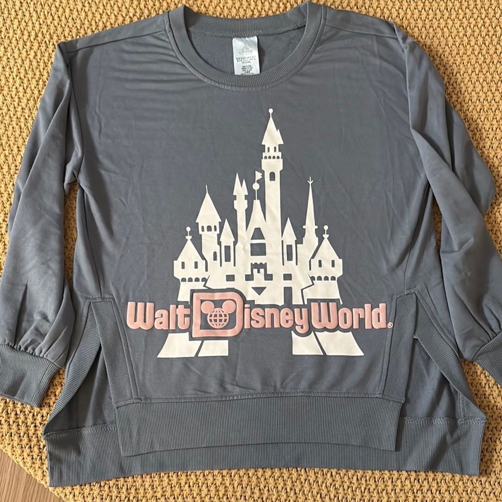 NWOT Disney Juniors XS Gray Light Weigh Long Sleeved shirt very Nice!